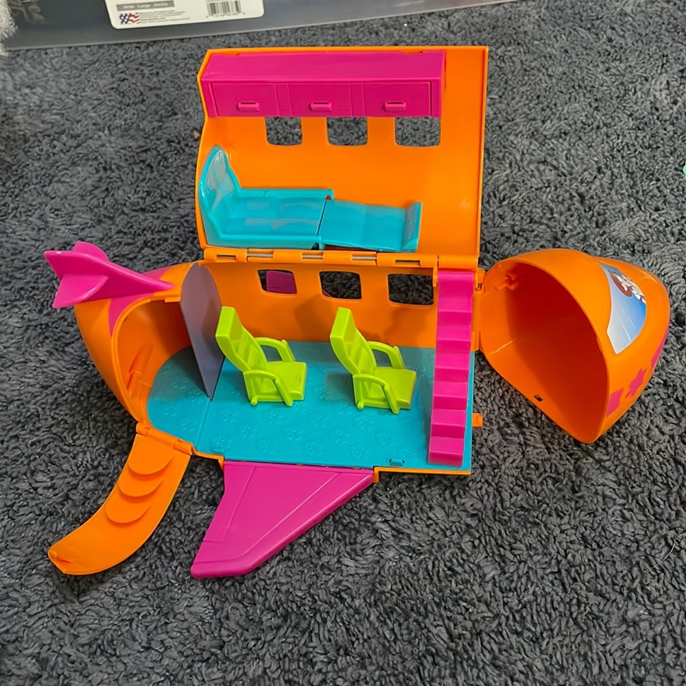 Polly pocket airplane
